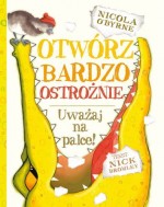 Otwórz bardzo ostrożnie. Uważaj na palce!