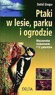 Ptaki w lesie parku ogrodzie